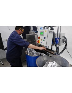 SCELLAGE DE SACS DANS DES FÛTS AVEC UNE SOUDEUSE DE PALETTES